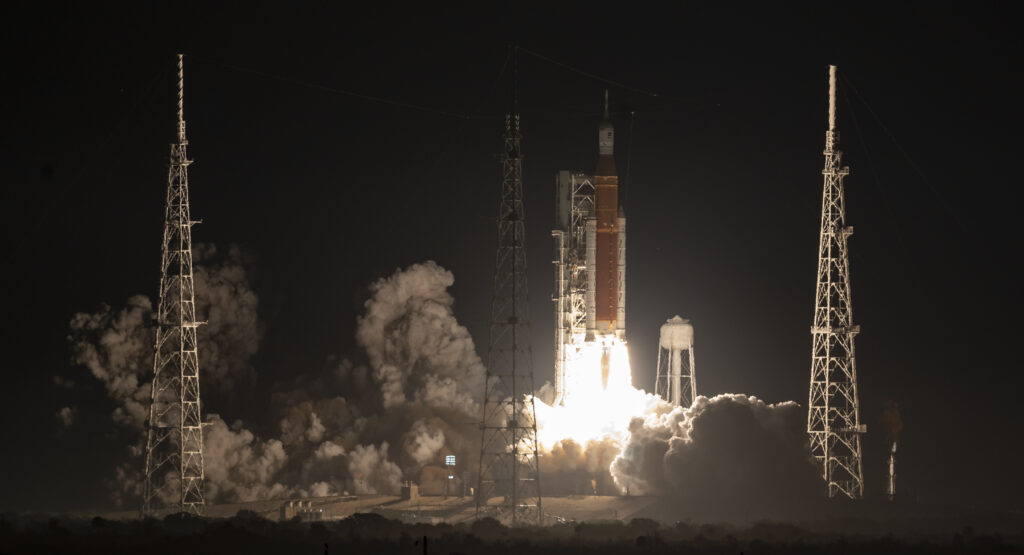 20221116 Night Launch Artemis I